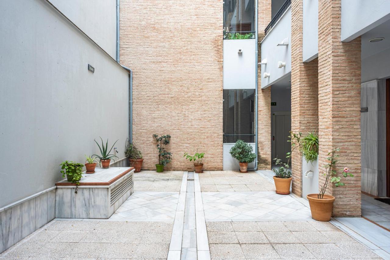 Alohamundi Velarde II, Seville